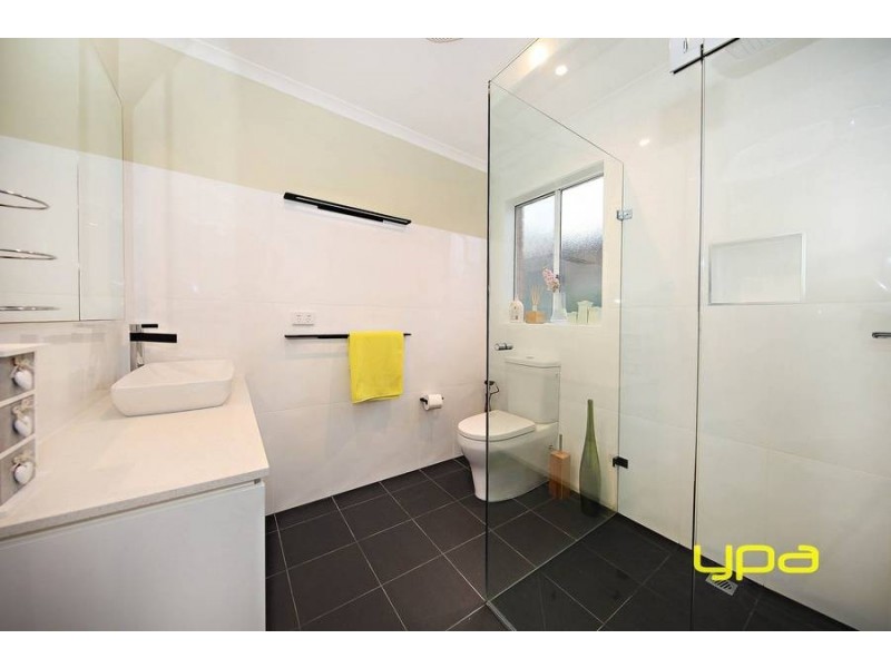 19 Saxby Court, Burnside VIC 3023