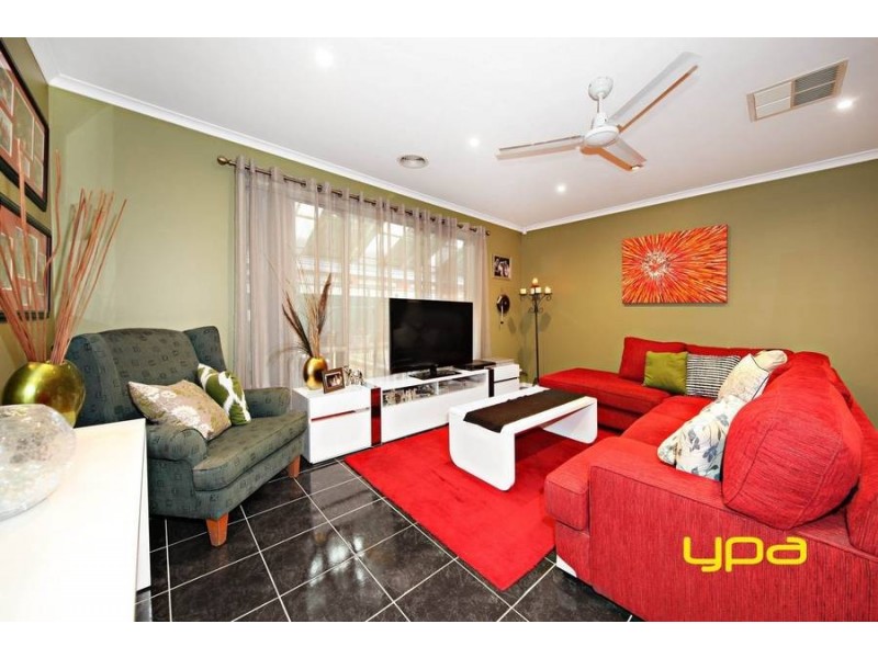 19 Saxby Court, Burnside VIC 3023