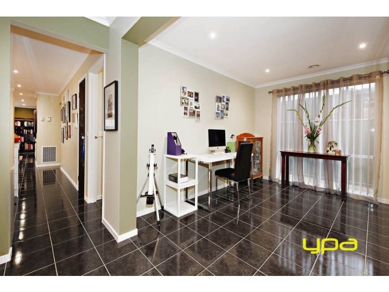 19 Saxby Court, Burnside VIC 3023