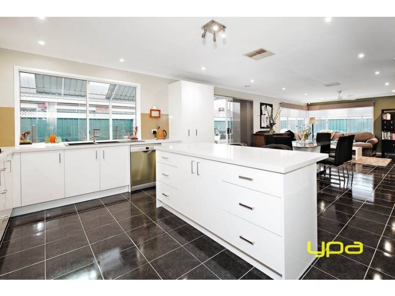 19 Saxby Court, Burnside VIC 3023