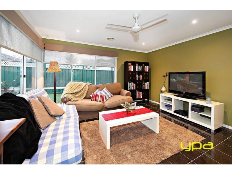 19 Saxby Court, Burnside VIC 3023