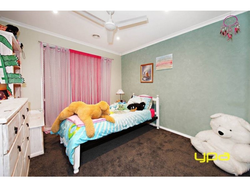 19 Saxby Court, Burnside VIC 3023