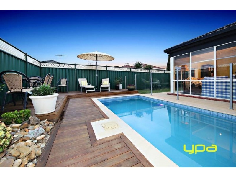 19 Saxby Court, Burnside VIC 3023