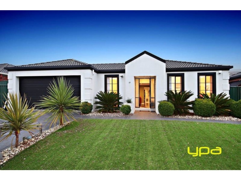 19 Saxby Court, Burnside VIC 3023