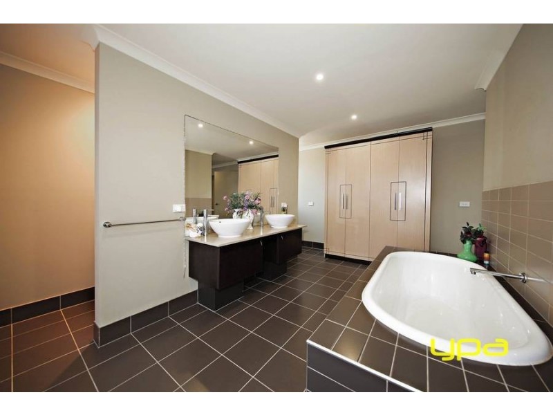70 Lawson Way, Caroline Springs VIC 3023