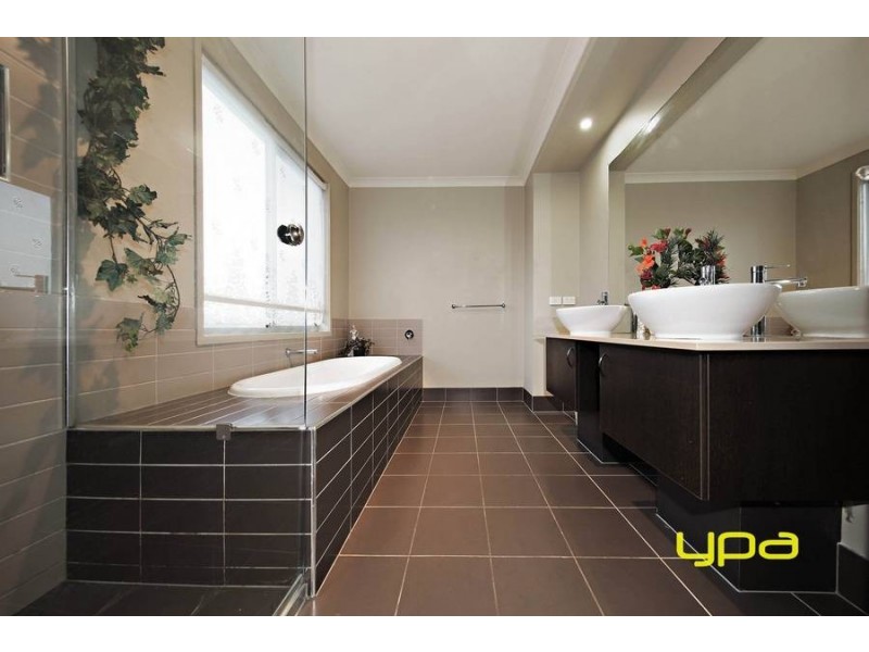 70 Lawson Way, Caroline Springs VIC 3023
