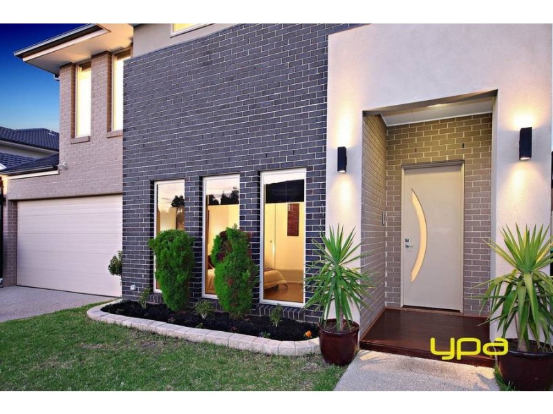 23 Glenmaggie Chase, Caroline Springs VIC 3023