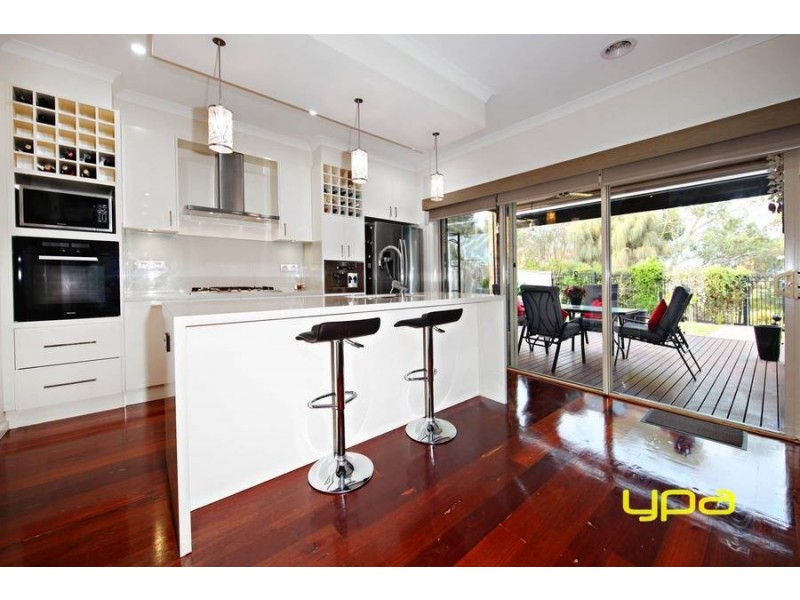 23 Glenmaggie Chase, Caroline Springs VIC 3023