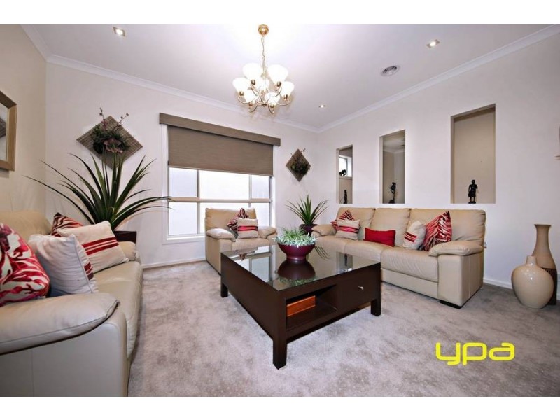 23 Glenmaggie Chase, Caroline Springs VIC 3023