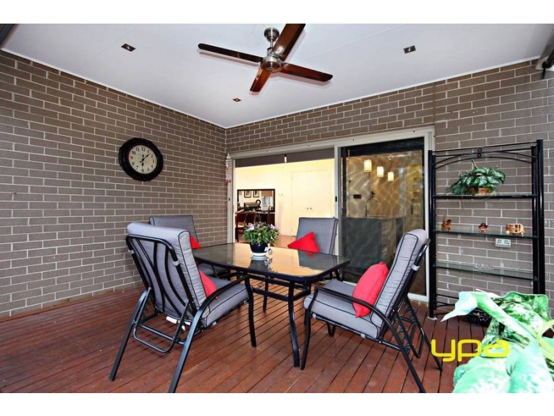 23 Glenmaggie Chase, Caroline Springs VIC 3023