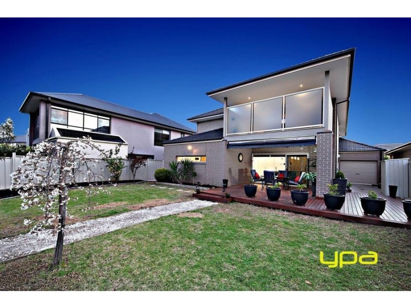 23 Glenmaggie Chase, Caroline Springs VIC 3023