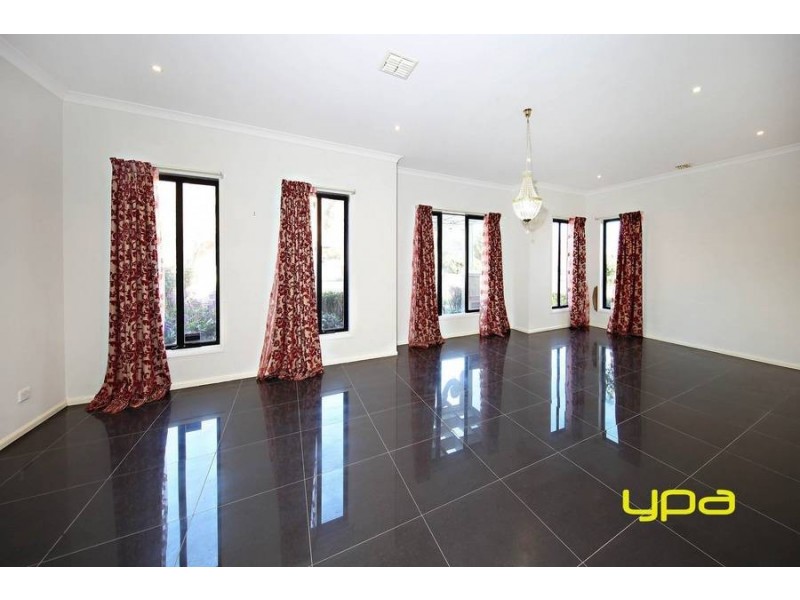1 Cranwell Square, Caroline Springs VIC 3023