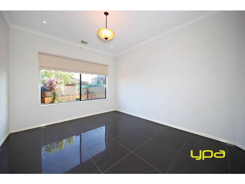 1 Cranwell Square, Caroline Springs VIC 3023
