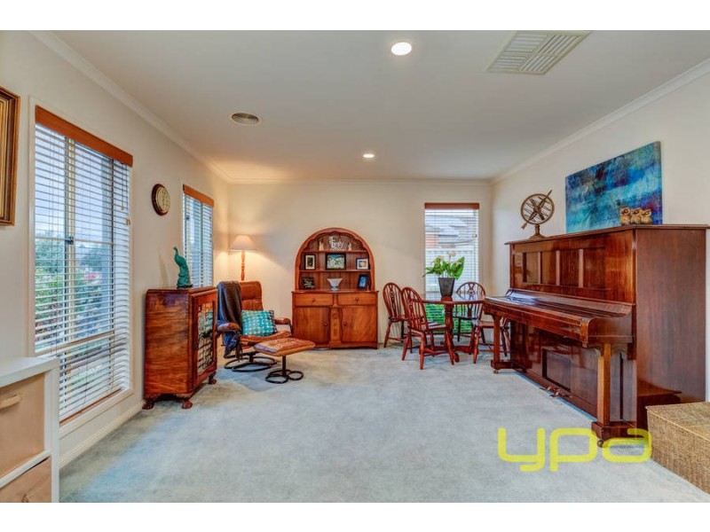 19 Netherton Place, Caroline Springs VIC 3023