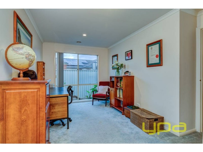 19 Netherton Place, Caroline Springs VIC 3023