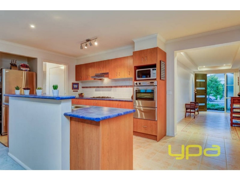 19 Netherton Place, Caroline Springs VIC 3023