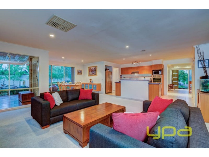 19 Netherton Place, Caroline Springs VIC 3023