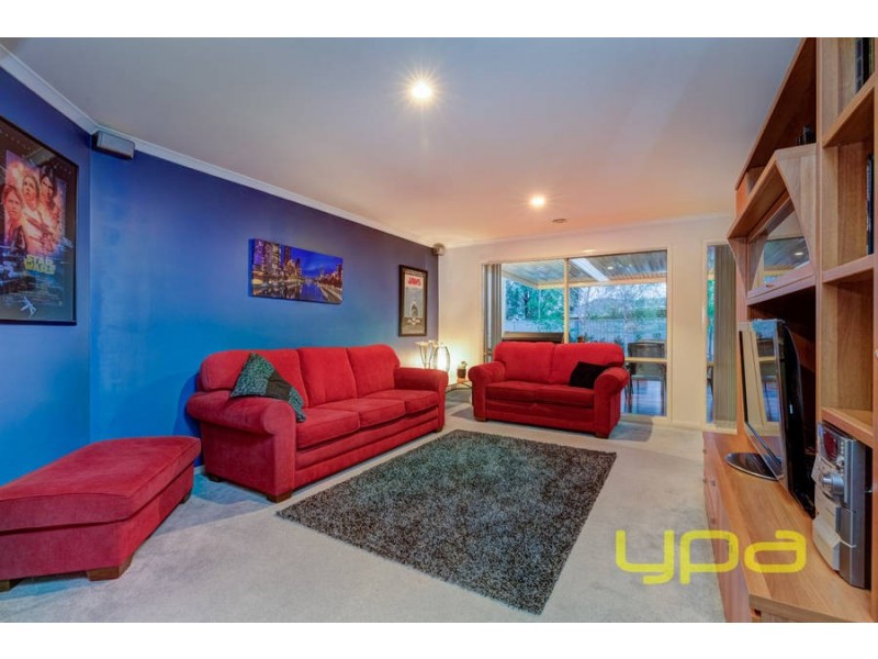 19 Netherton Place, Caroline Springs VIC 3023