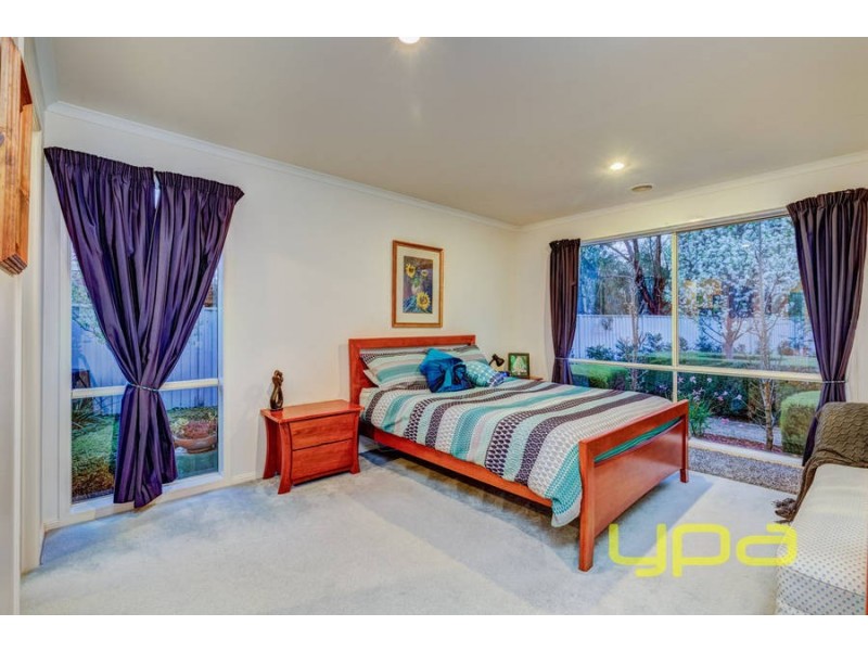 19 Netherton Place, Caroline Springs VIC 3023