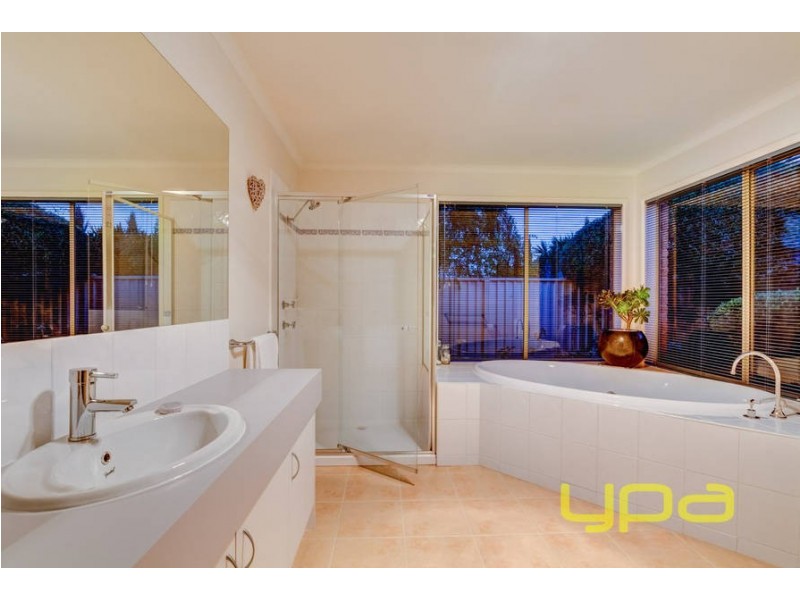 19 Netherton Place, Caroline Springs VIC 3023