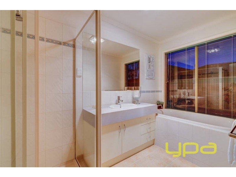 19 Netherton Place, Caroline Springs VIC 3023