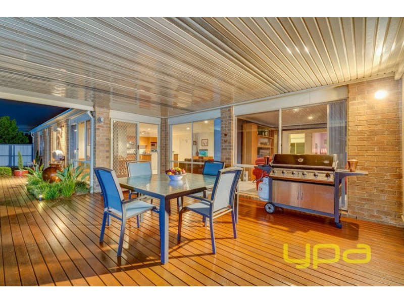 19 Netherton Place, Caroline Springs VIC 3023