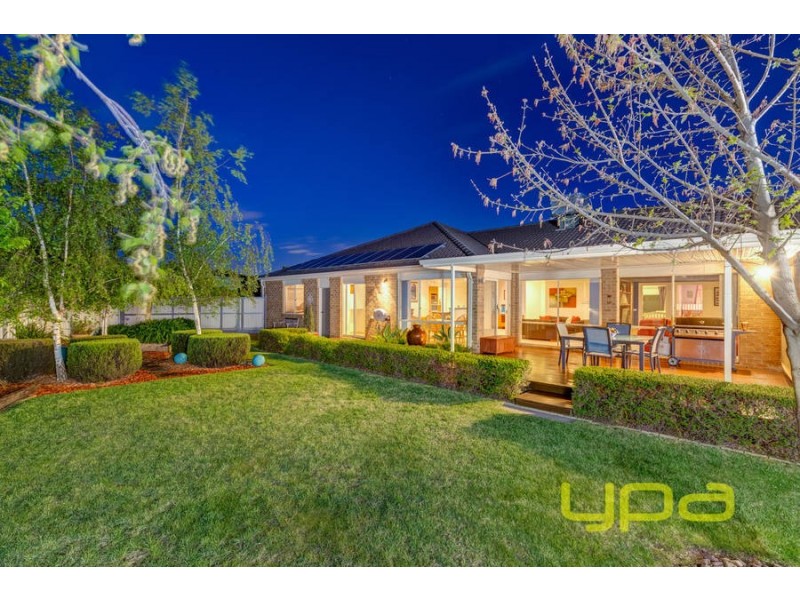 19 Netherton Place, Caroline Springs VIC 3023