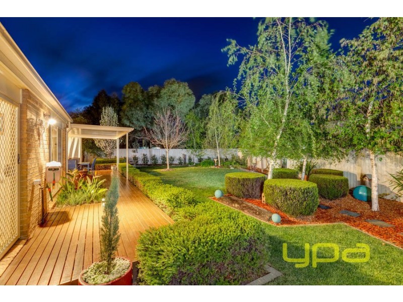 19 Netherton Place, Caroline Springs VIC 3023