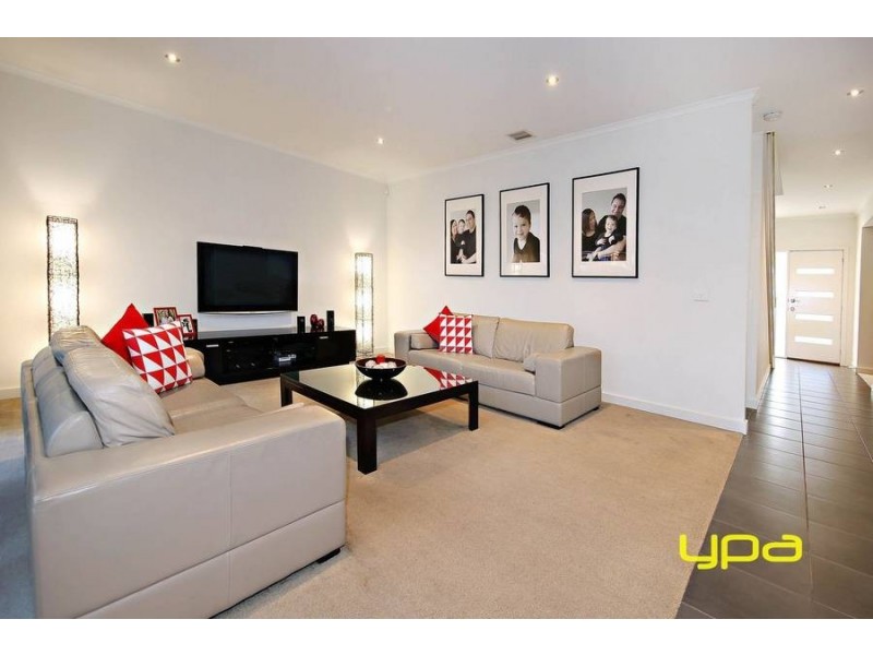 4 Bunyip Walk, Caroline Springs VIC 3023