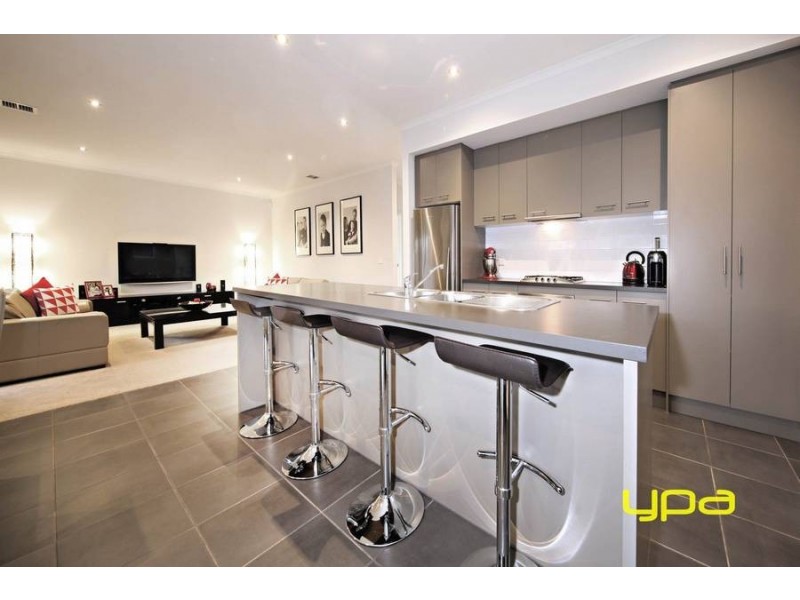 4 Bunyip Walk, Caroline Springs VIC 3023