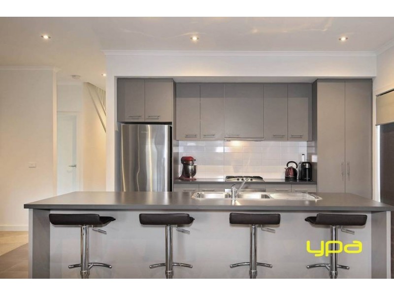 4 Bunyip Walk, Caroline Springs VIC 3023