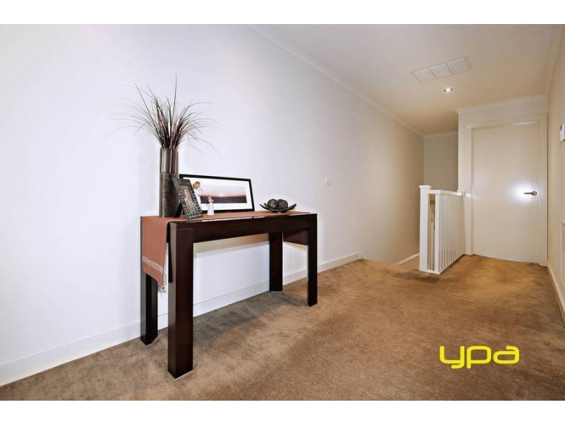 4 Bunyip Walk, Caroline Springs VIC 3023