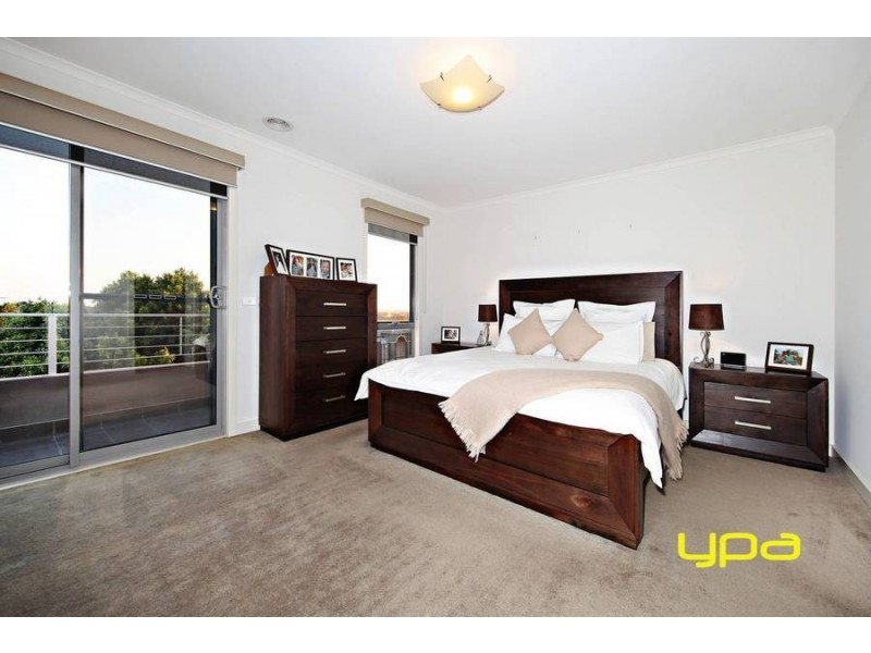 4 Bunyip Walk, Caroline Springs VIC 3023