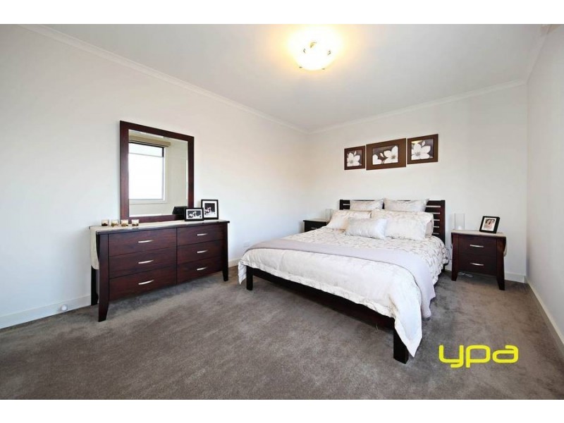 4 Bunyip Walk, Caroline Springs VIC 3023
