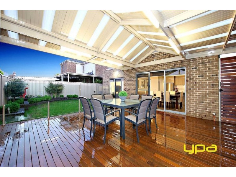 4 Bunyip Walk, Caroline Springs VIC 3023