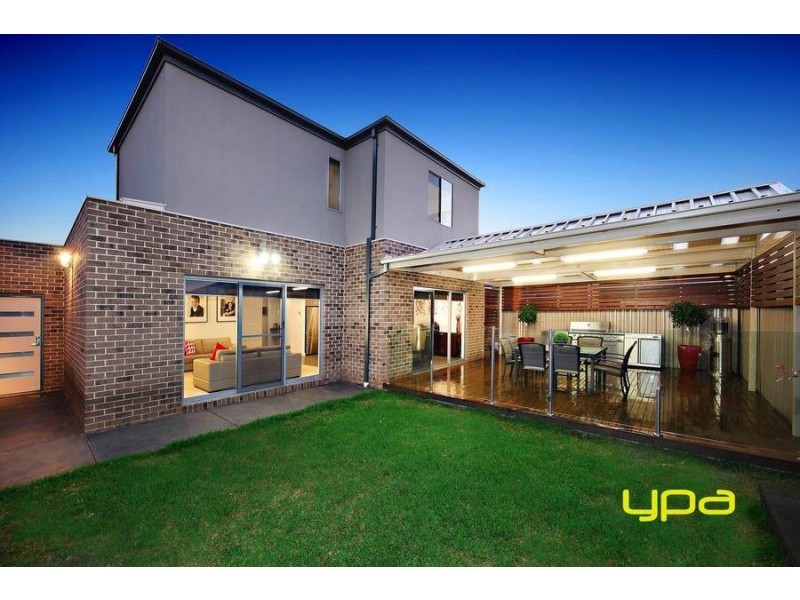 4 Bunyip Walk, Caroline Springs VIC 3023