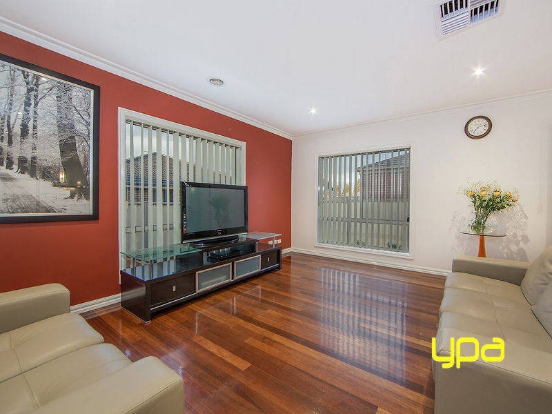 8 Bruce Street, Burnside Heights VIC 3023