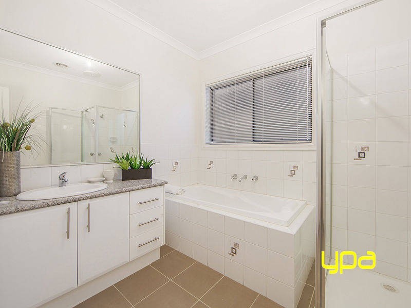 8 Bruce Street, Burnside Heights VIC 3023