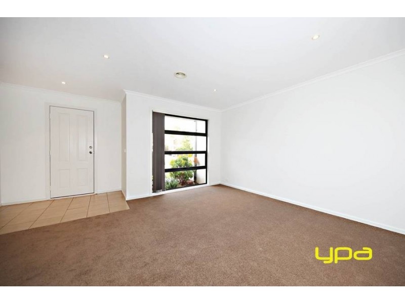 15 Cassan Way, Caroline Springs VIC 3023