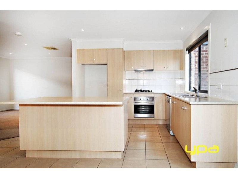 15 Cassan Way, Caroline Springs VIC 3023