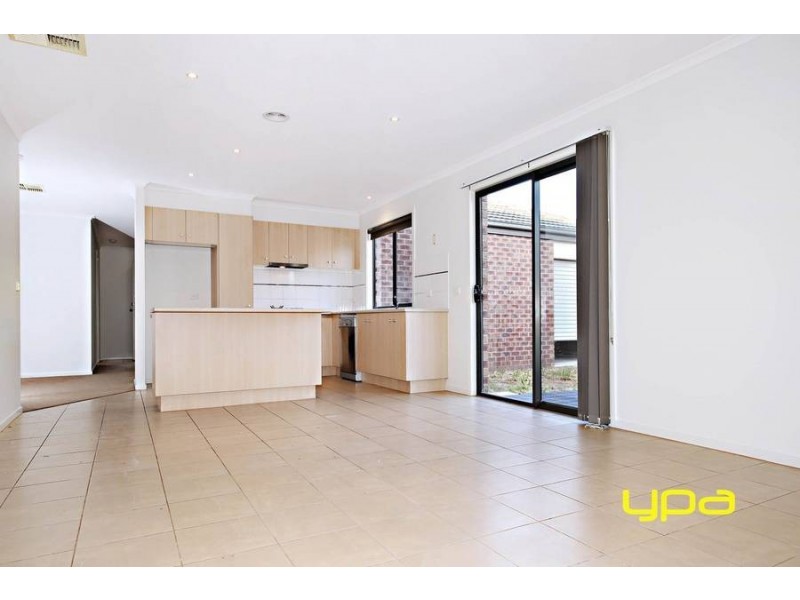 15 Cassan Way, Caroline Springs VIC 3023