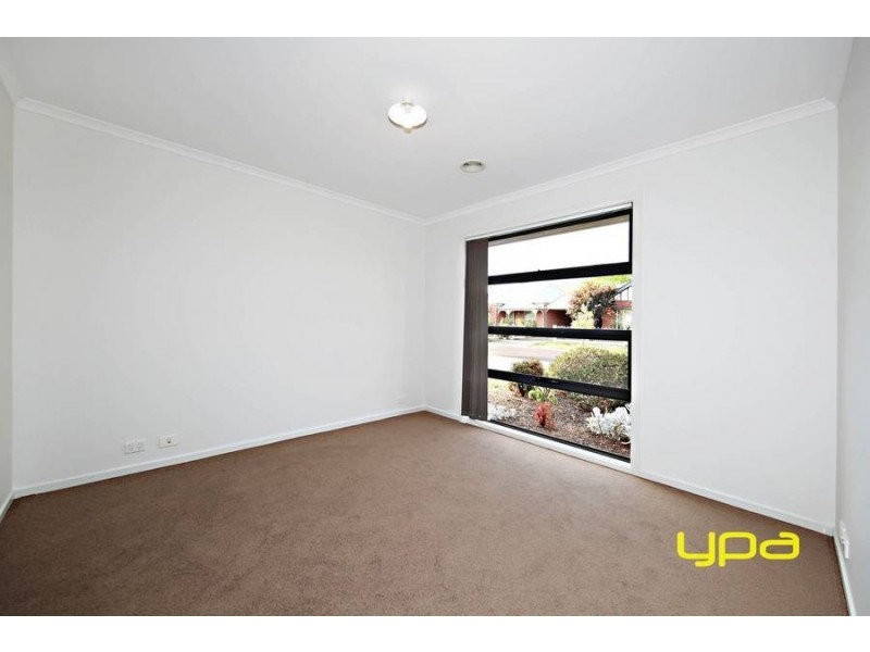 15 Cassan Way, Caroline Springs VIC 3023