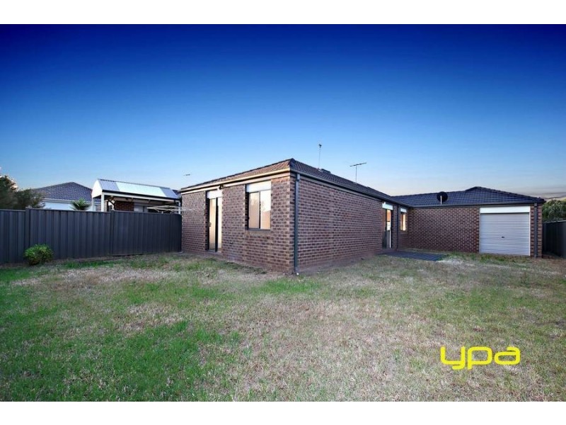 15 Cassan Way, Caroline Springs VIC 3023