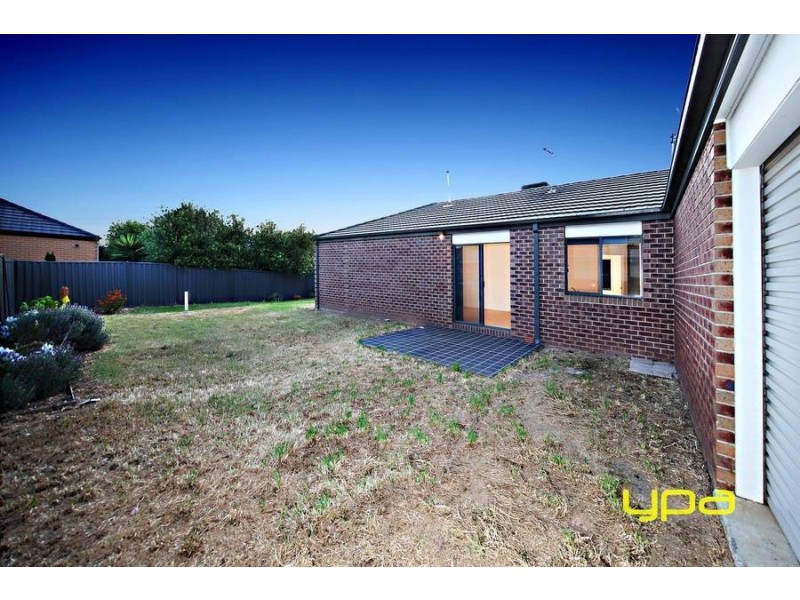 15 Cassan Way, Caroline Springs VIC 3023