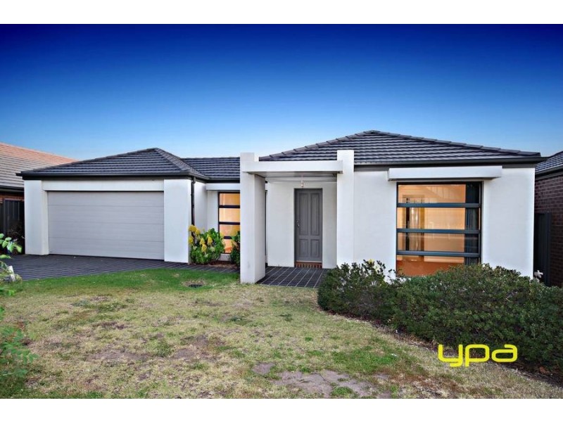 15 Cassan Way, Caroline Springs VIC 3023