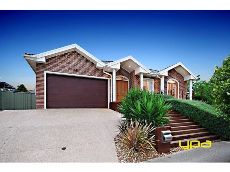 18 Goodenia Way, Caroline Springs VIC 3023