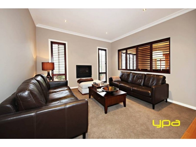 18 Goodenia Way, Caroline Springs VIC 3023