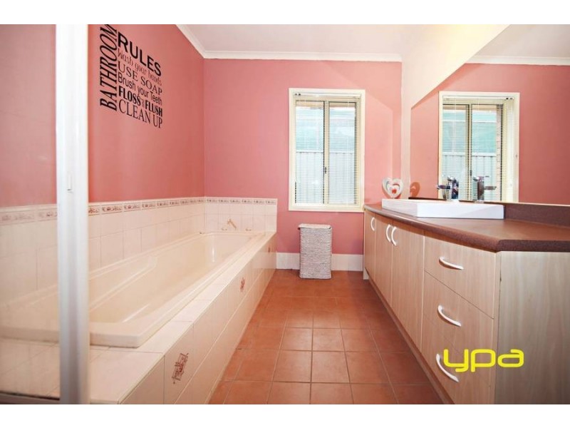 7 Parwan Court, Caroline Springs VIC 3023