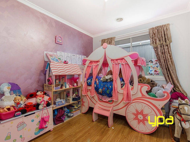 18 Niewand Avenue, Burnside VIC 3023