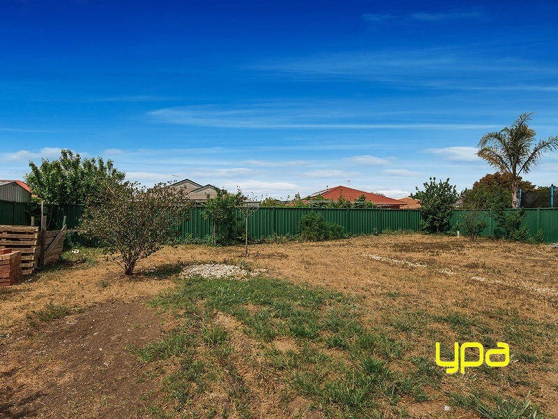 18 Niewand Avenue, Burnside VIC 3023